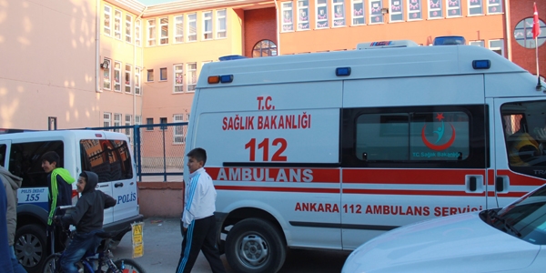 Öğrenci, müdür yardımcısını silahla yaraladı!