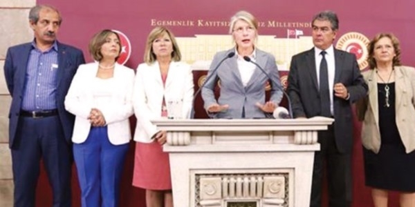 Her hafta CHP'de bir kişi istifa edecek