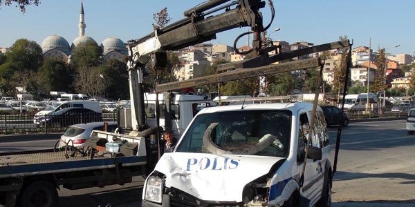 Ekip aracı kaza yaptı: 1 polis yaralı