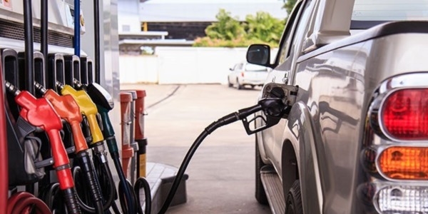 Petroldeki indirim pompaya gerçek oranda yansıyacak