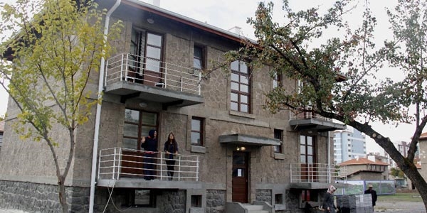 İşçi lojmanları öğrenci köyü oldu
