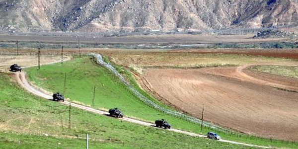 Sınırda askerleri hareketlilik