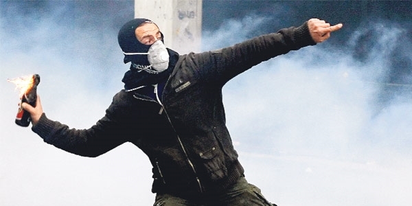 Polis molotof atana karşı silah kullanabilecek!