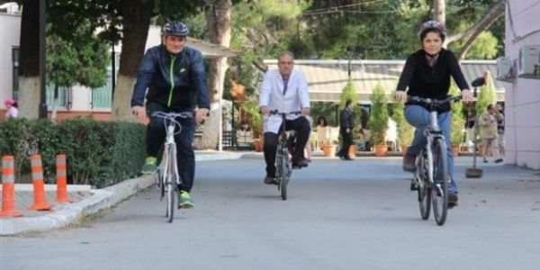 Çalışanlar, iş yerine pedal çevirerek gidiyor