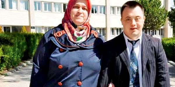 Erdoğan'ın aldırdığı engelli, işten çıkarıldı