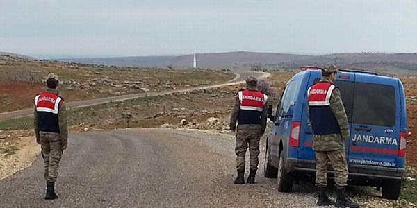 Jandarma 'dur' emrine uymayan ��pheliyi vurdu