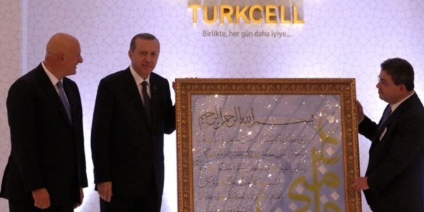 Turkcell'in Erdo�an'a hediye etti�i tablonun s�rr�