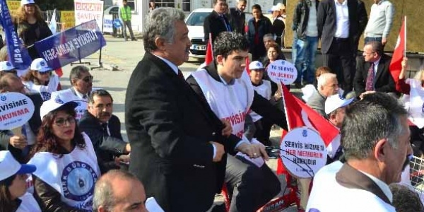Maliye Bakanlığı önünde servis eylemi