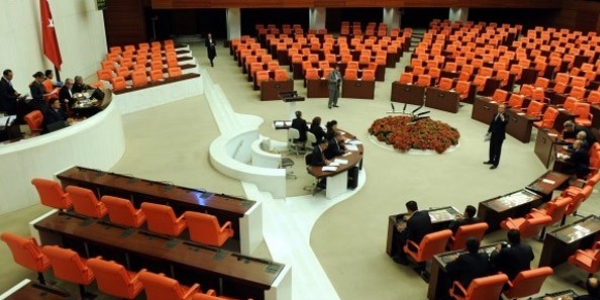 TBMM'de toplant� yeter say�s� bulunamad�