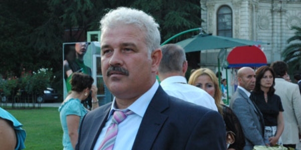 Ali Tezel, AK Partililere kfr etti