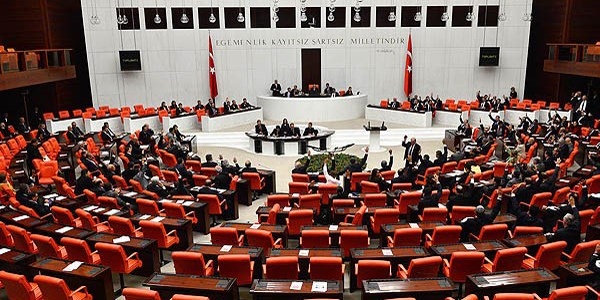 AK Parti'den komisyon bakanlarna uyar