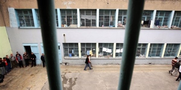 Adliyeden firar eden 2 h�k�ml� yakaland�