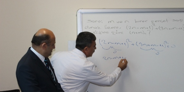 Bakan Işık öğrencilere matematik dersi verdi