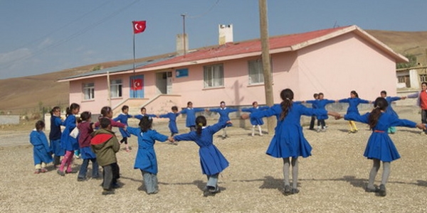 Okullarda tabela nöbeti başladı