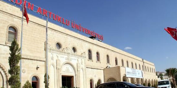 �niversitedeki yolsuzluk ��phelileri adliyede