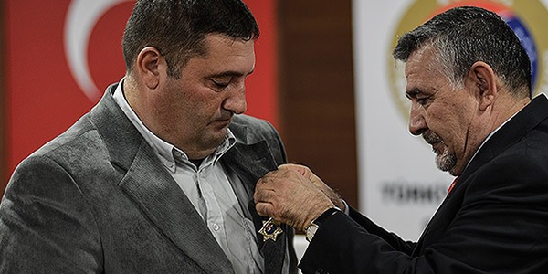 Evini �ehit ailesine ba���layan hay�rsevere �eref madalyas�