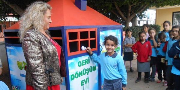 Okullara geri dönüşüm evi