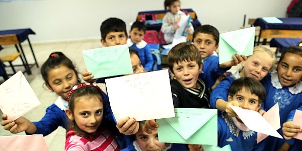 Oyun parkı yapan öğretmenlerini askerde unutmadılar