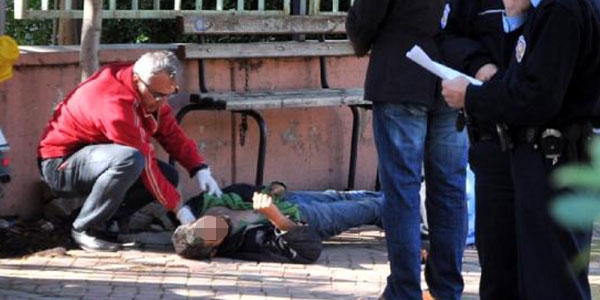 Hastane yak�n�nda ceset