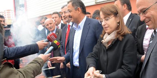 İslam ve Özhaseki sucuk dağıttı