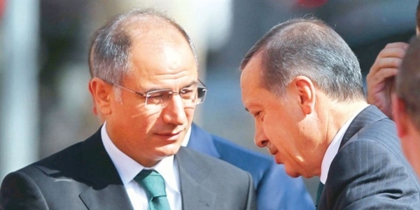 Efkan Ala'nın dikkati böceği yakalattı