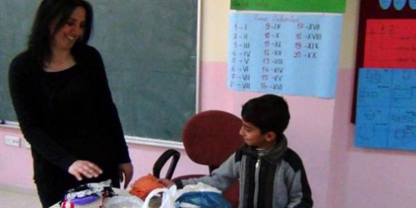 Köy öğretmenlerini duygulandıran hediye