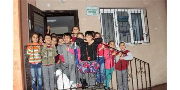 25 metrekarelik muhtarlık binasında balık istifi eğitim