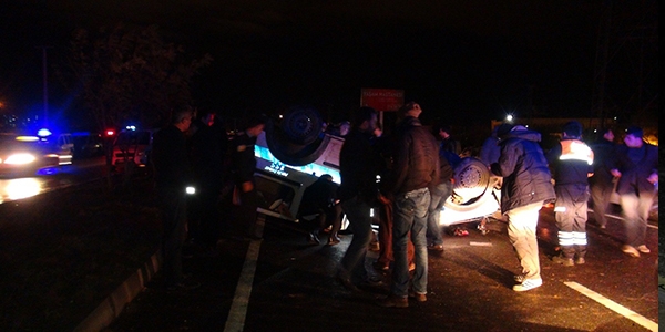 Polis aracı devrildi: 1 yaralı