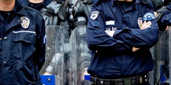 Papa'ya beş bin polisle koruma kalkanı