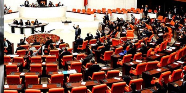 Günde 31 soru önergesi verdi