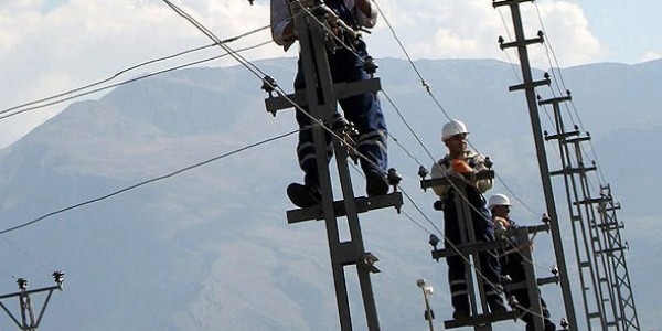 Okulda 3 Ay Sonra Gelen Elektrik Mutluluğu Memurlar