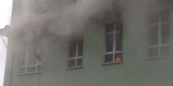 Okulda yang�n pani�i