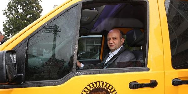 Bakan Fikri ���k, taksi �of�r� oldu