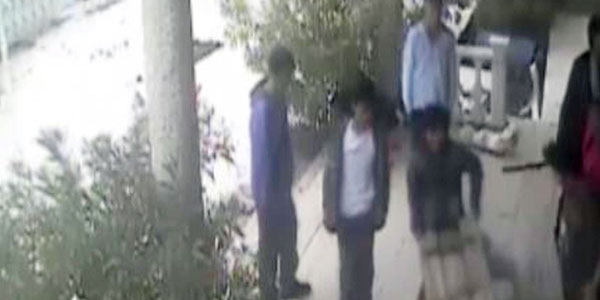 Okuldan ka��p villaya girdiler, alem yap�p talan ettiler