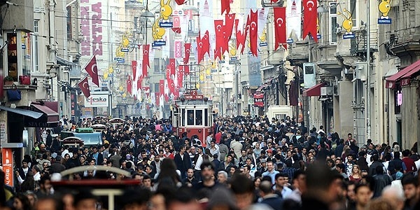 Türkiye nüfusunun yarısı 30 yaşın altında