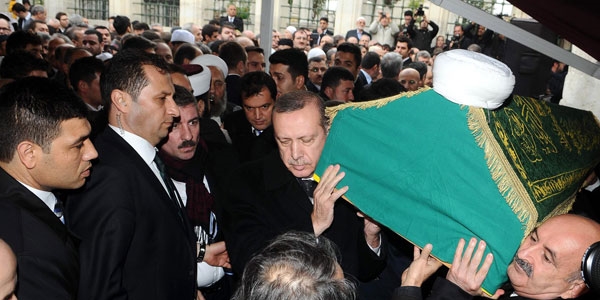 Erdoğan hocasını son yolculuğuna uğurladı