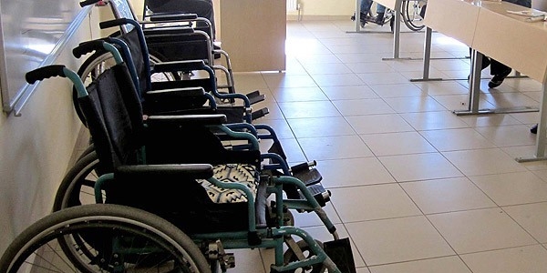 Ailenin geçimi çalışan engelliden soruluyor