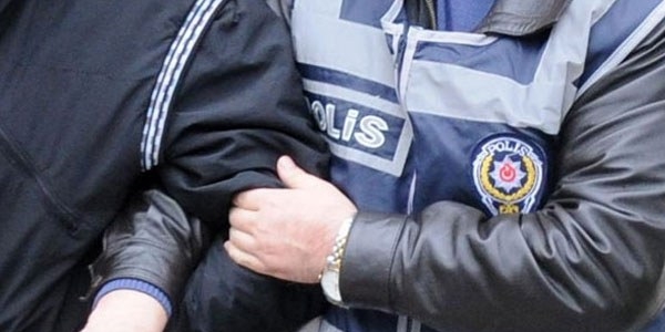 Tacizci polisleri amirleri bastı