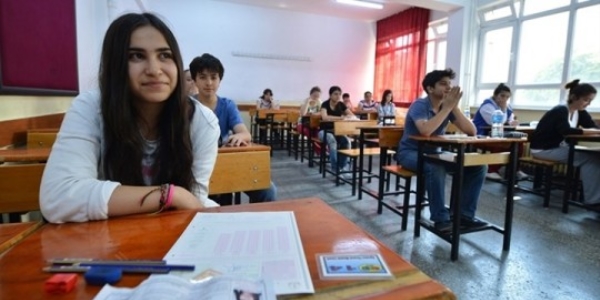 Liselerde din kültürü dersi iki saate çıkıyor