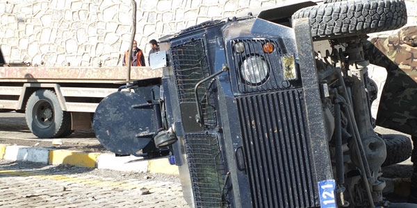 Akrep kaza yaptı: 1 polis yaralı