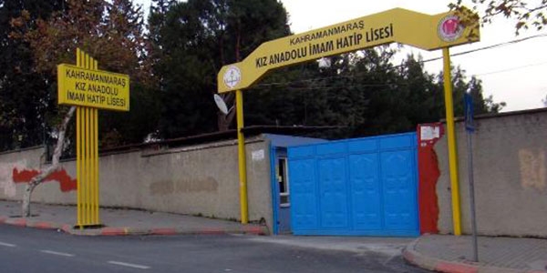 Okul müdürüne dayak suçlaması