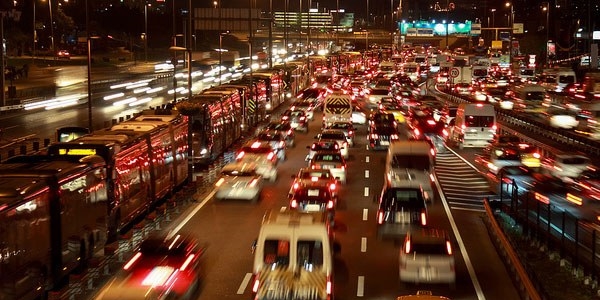 Yola d�k�len b��aklar, Hali� k�pr�s�n� kapatt�