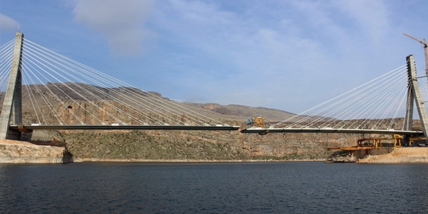 Türkiye'nin 3. büyük köprüsünde son 6 metre