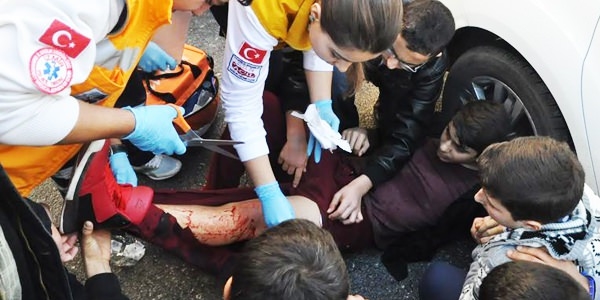 Öğrencilerin kavgasında kan aktı