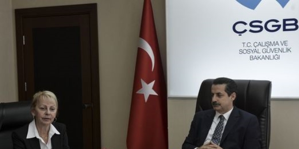 �elik: Bin 650 in�aat� durdurduk