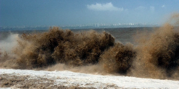 Antalya'da dalga boyu 3 metreye ula�t�