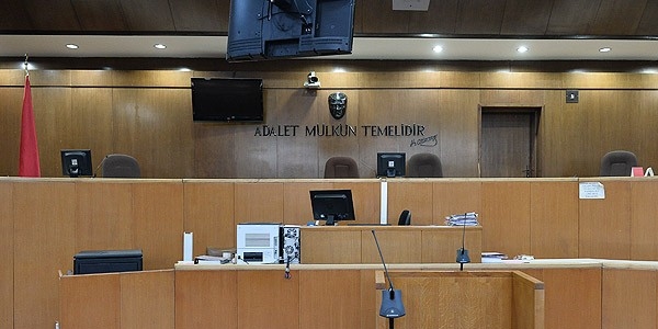 Bayrak indirene 18 y�l hapis istemi