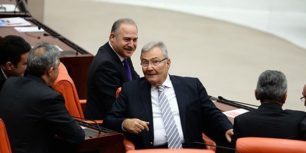 Baykal, Genel Ba�kan'�n koltu�una oturdu!