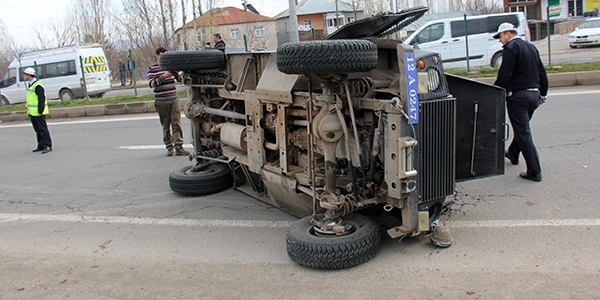 �zel harekat arac� takla att�: 3 yaral�