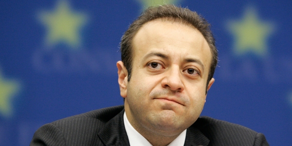 Egemen Ba���'a Y�ce Divan uzman� avukat